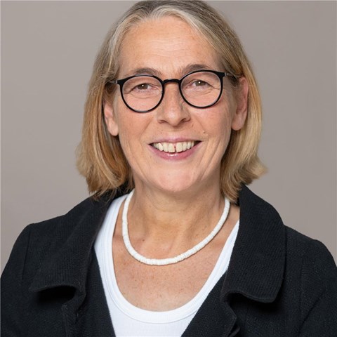 Portrait von Caritas-Gemeindesozialarbeiterin Eva-Maria Lindt für Jülich und Umgebung 