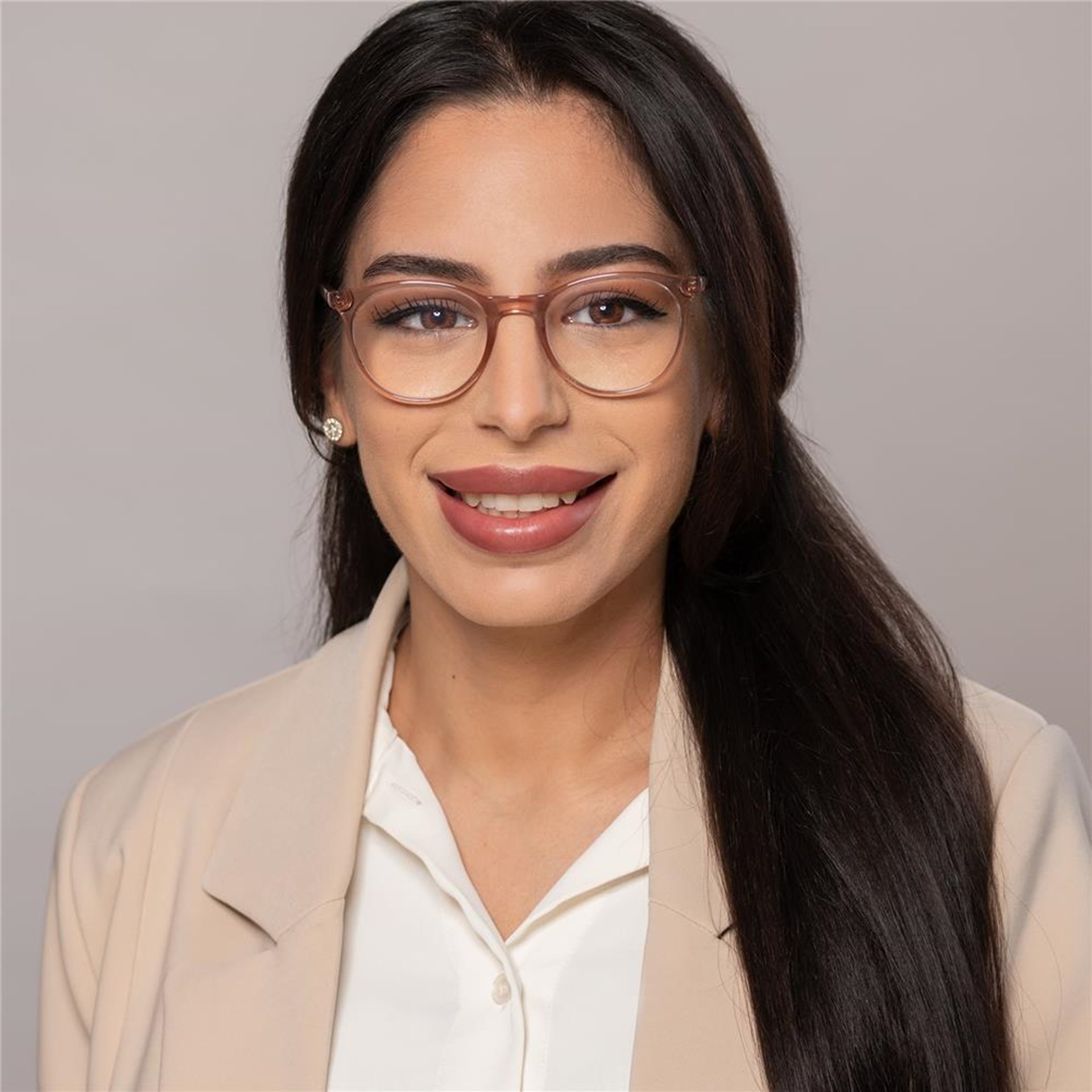 Portrait von Assistentin Sanae Zemat, Caritas Düren-Jülich 